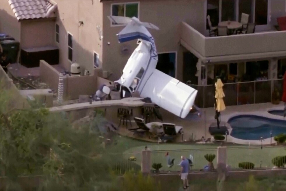 3 injured after plane strikes two homes in Phoenix and ends up in backyard