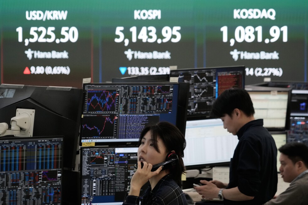 Oil steadies and Asian stocks are mostly lower on mixed signs on Iran