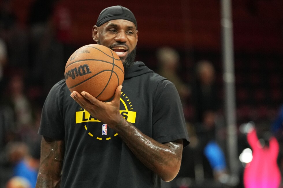LeBron James ties Robert Parish's NBA record for games played