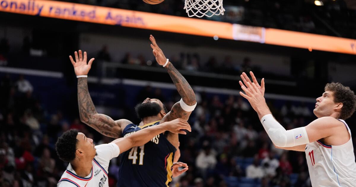 Clippers can't hang on to 18-point lead, lose to Pelicans