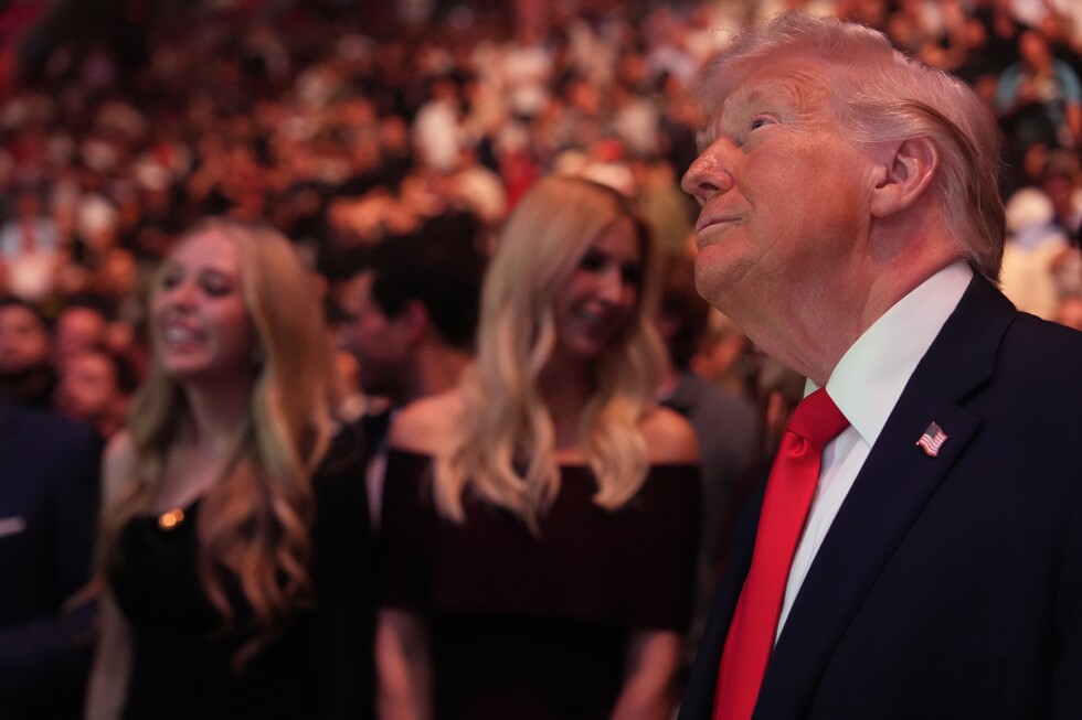 Trump takes the spotlight at UFC 327 in Miami, greeting Rogan and Rubio