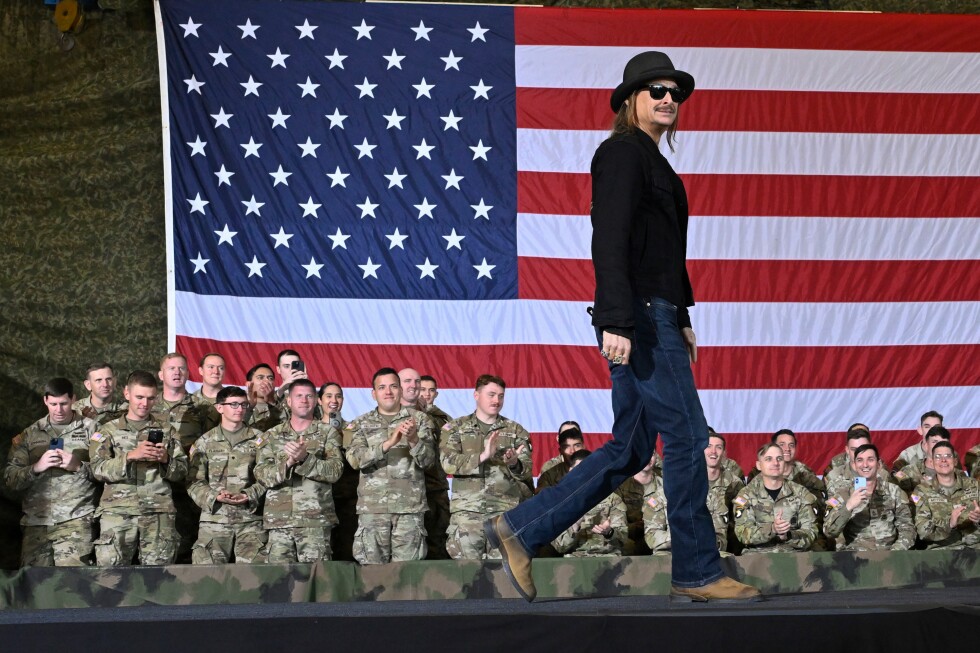 Suspension lifted for helicopter pilots who hovered near Kid Rock's home