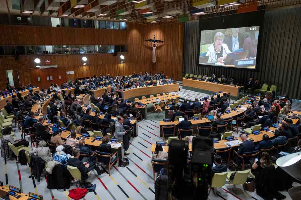 Candidates for next UN chief spend hours selling themselves