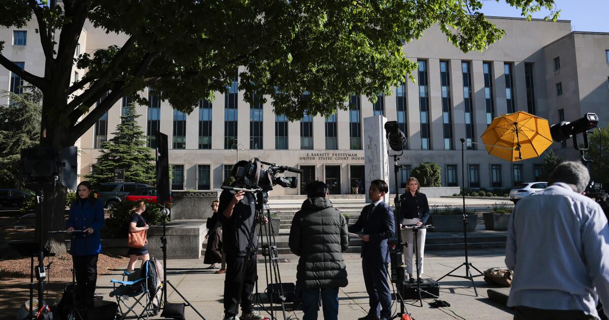 Live updates: Suspect Cole Tomas Allen was charged with trying to assassinate President Trump