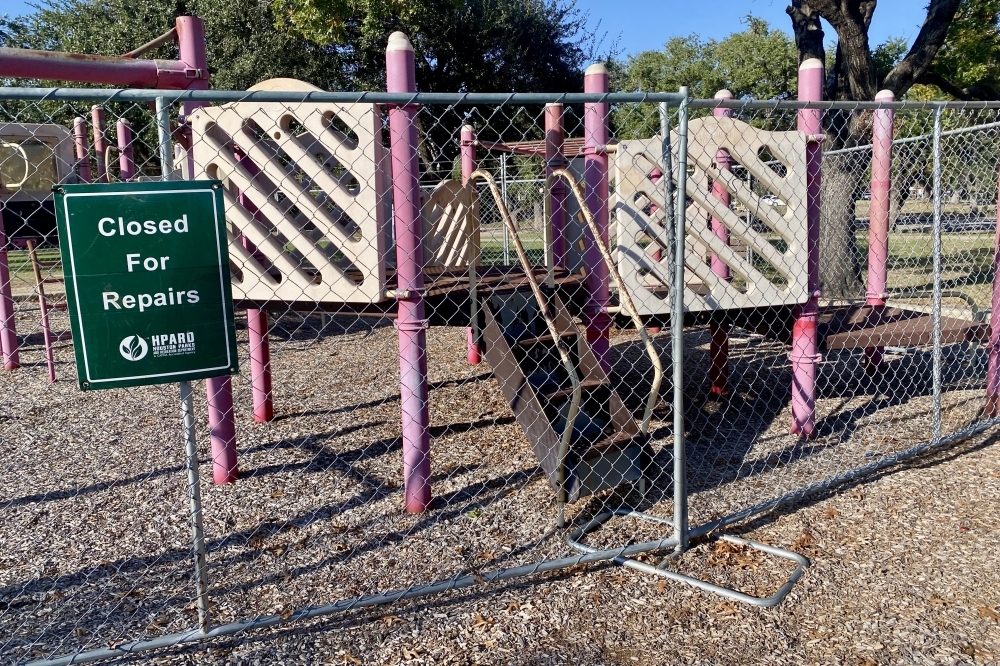 Stude Park is an urban recreation area with a pool, playground, gym and a trail. (Cassandra Jenkins/Community Impact)