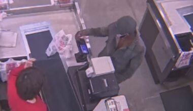 Pearland police say man stole credit cards from Houston-area gym lockers