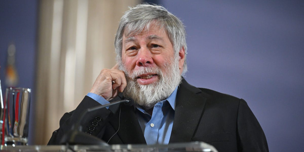 Apple's Steve Wozniak Cheered for AI Joke During Graduation Speech