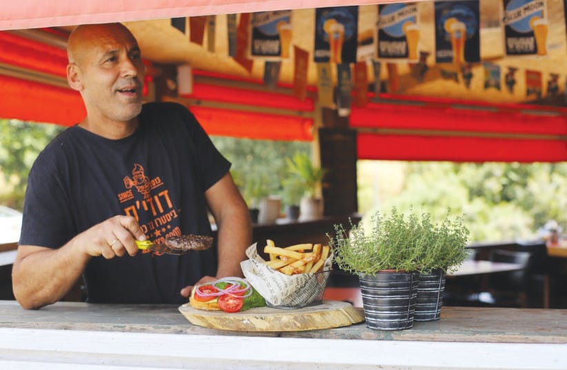 Dudie’s Welcome: At the entrance of Givat Yoav, chef Dudie embodies the spirit of local grit by greeting arriving travelers with a glass of pure Golan water as an initial ritual of welcome.