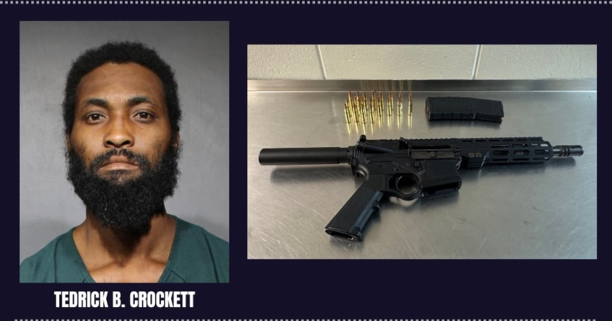 Convicted felon arrested at Jacksonville Beach with loaded AR-style pistol