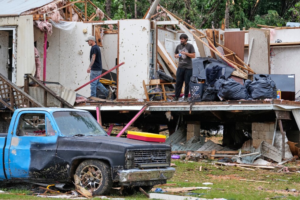 Tornadoes and storms in Mississippi damage hundreds of homes