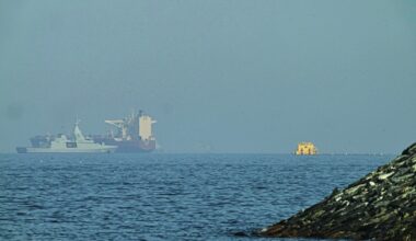 US warns shipping companies of sanctions over Iran payments