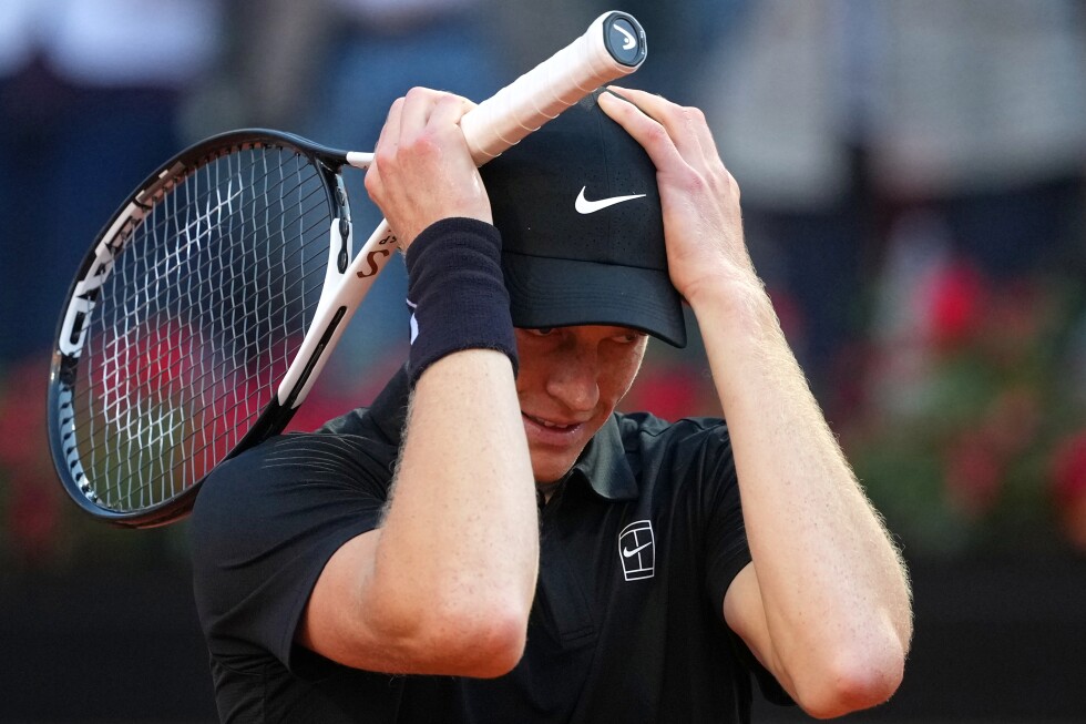 Sinner becomes 1st Italian man to win Italian Open in 50 years and matches Djokovic's Masters sweep