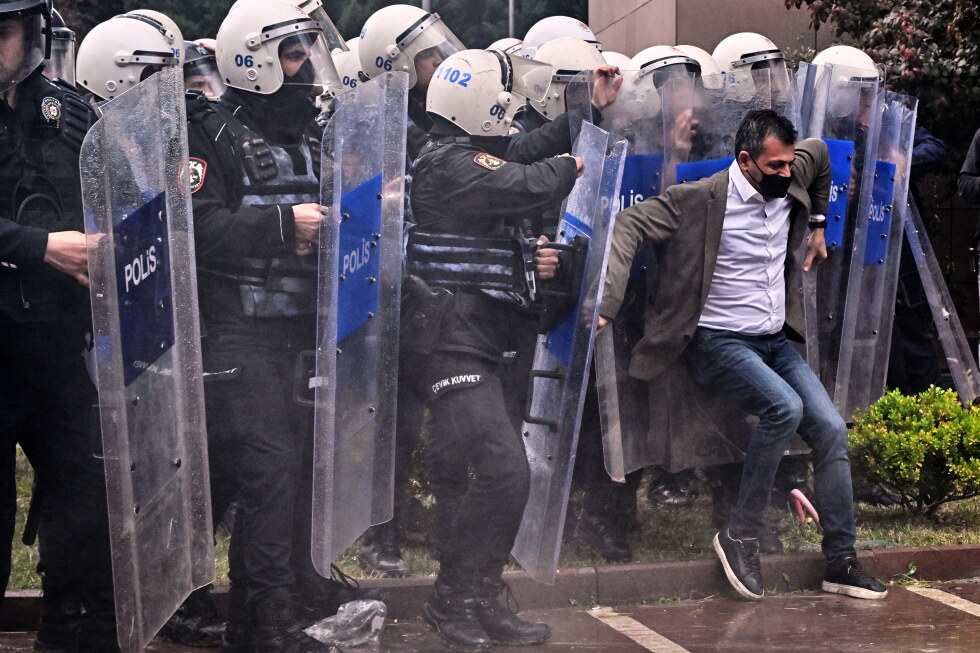 Turkish police storm Ankara HQ of CHP party