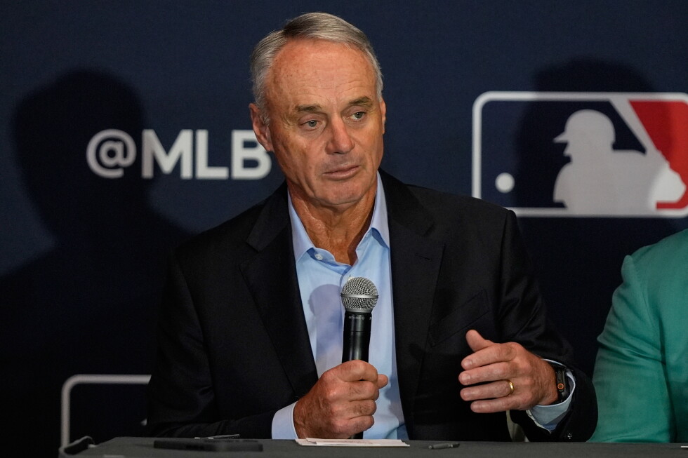 MLB owners propose salary cap to union for first time since 1994-95 strike