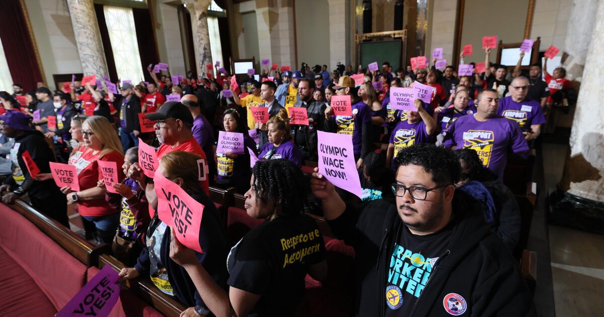 In deal with business leaders, $30 minimum wage for L.A. hotel and airport workers will be delayed