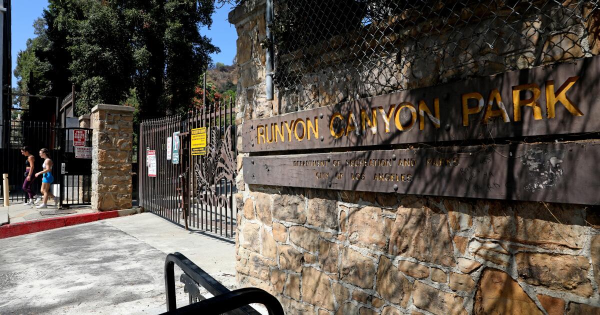 Rescuers airlift hiker out of Runyon Canyon; man in grave condition