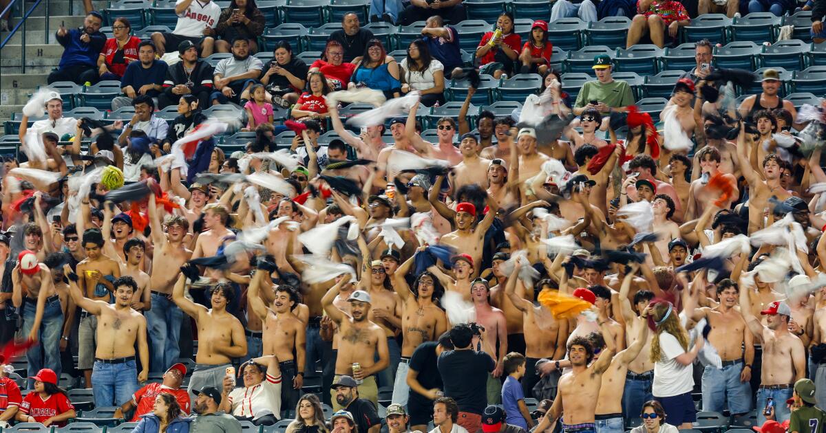 Frustrated Angels fans call for owner Arte Moreno to sell team