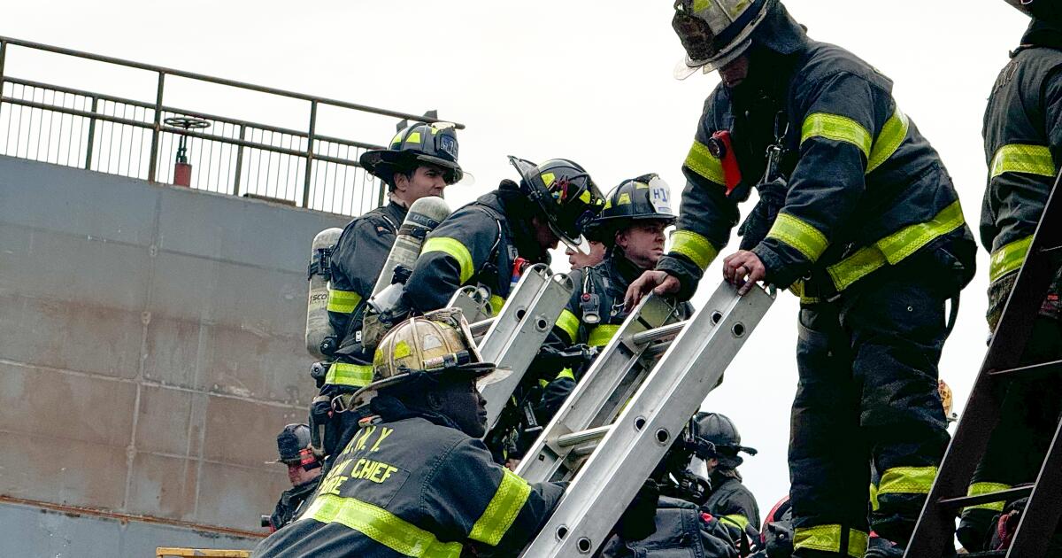 Investigators looking for cause of New York shipyard blast