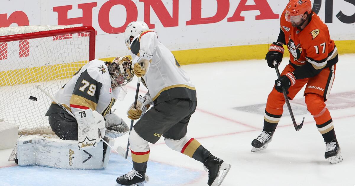 NHL playoffs: Ducks defeat Vegas in Game 4 to even series