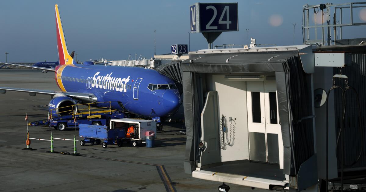 Robot dances at the airport gate, then delays Southwest flight from Oakland to San Diego