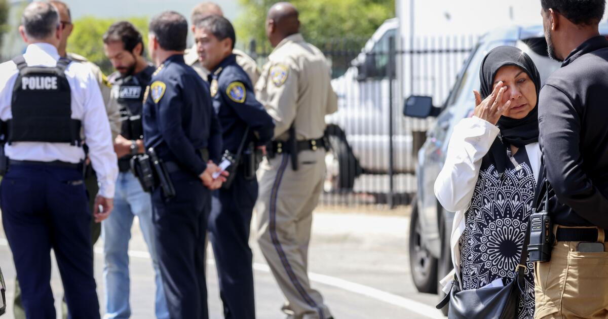 5 dead in attack at San Diego mosque; anti-Islamic writings are found, sources say
