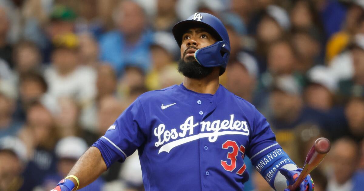 Teoscar Hernández drives in six runs, helps Dodgers rout Brewers