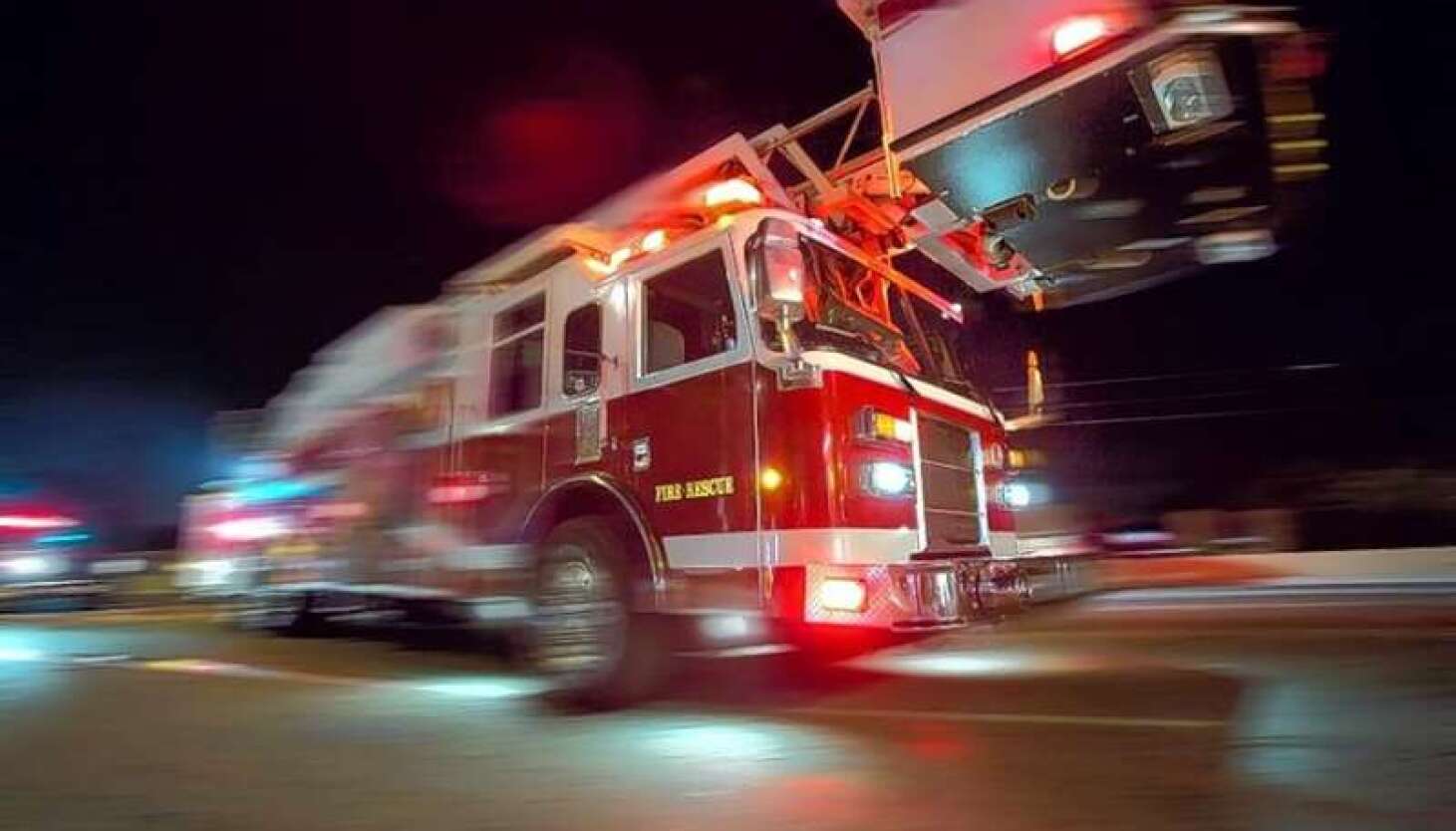 6 hurt in Des Plaines blaze