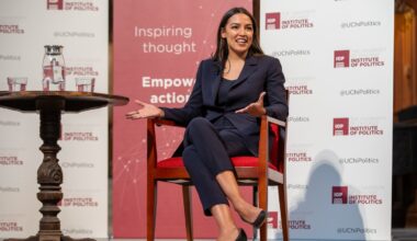 AOC defends comment about billionaires while visiting Chicago