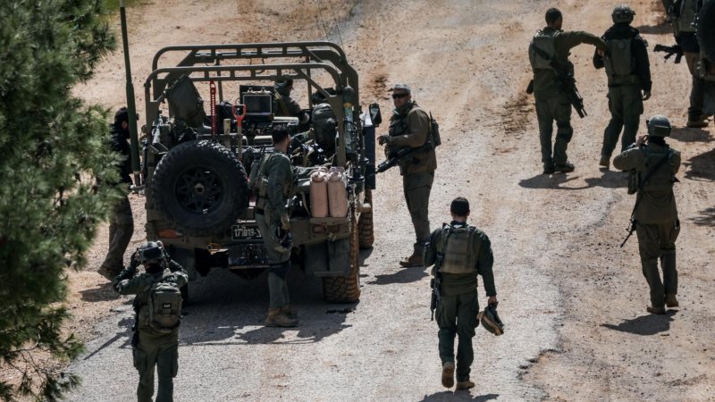 Clash in southern Lebanon injures four Israeli soldiers