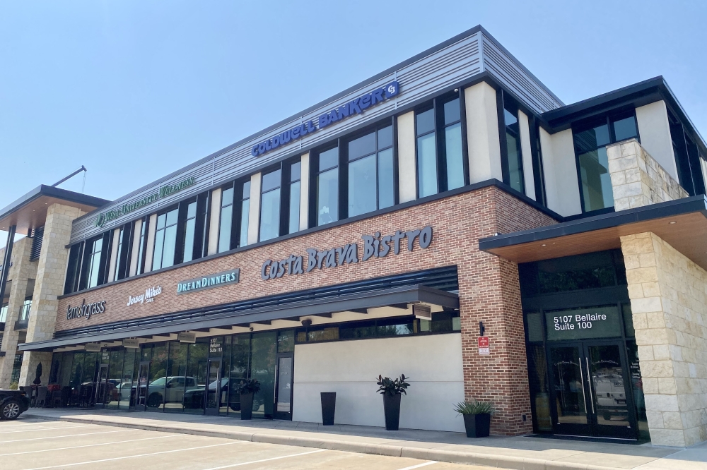 Bellaire has three general areas of retail clusters that are along Bissonnet Street. (Cassandra Jenkins/Community Impact)