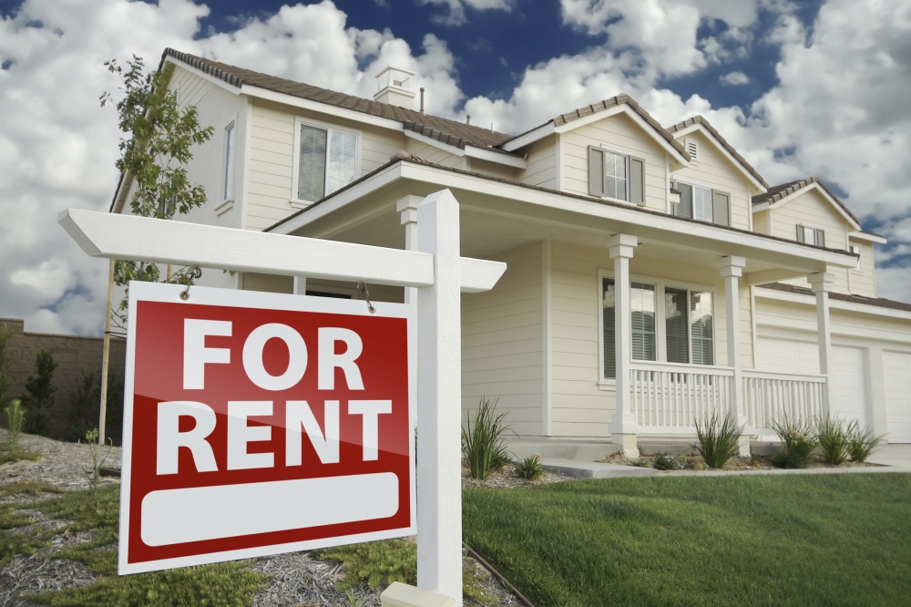 The average lease price for single family homes in Greater Houston dipped 0.3% in May from $2,352 to $2,346, according to HAR data released June 17. (Courtesy Adobe Stock)