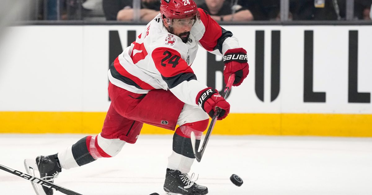 Live: Hurricanes score three times in 39 seconds, rally to tie Game 3 in final minutes :: WRAL.com
