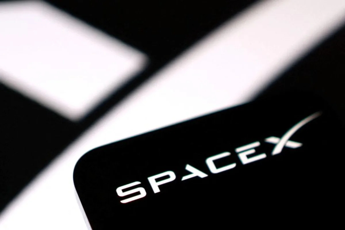 SpaceX, Charter discuss mobile phone partnership in US, Bloomberg News says