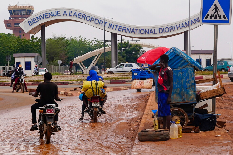 Gunmen attack Niger airport, sparking exchange of fire