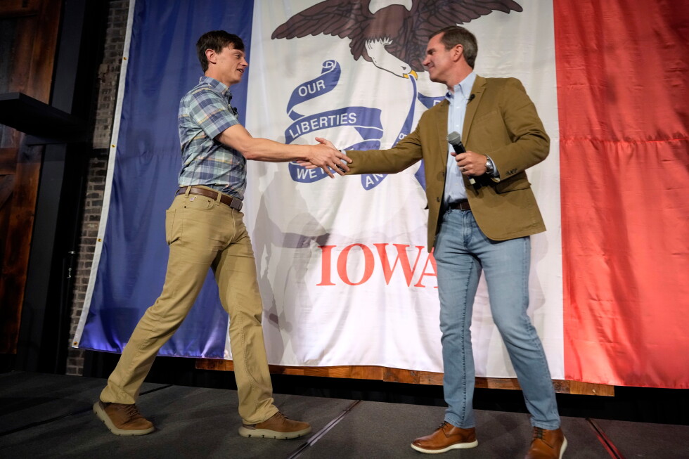 Kentucky Gov. Andy Beshear joins Rob Sand at Iowa rally