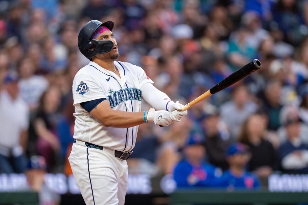 Mariners slugger Josh Naylor leaves game with back spasms after hitting home run