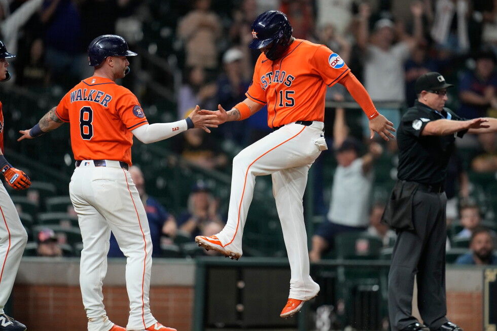 Smith has tiebreaking 2-run triple in 8th to help the Astros beat the Pirates 11-9