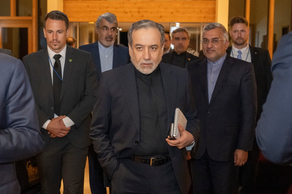 Vance and Iranian officials arrive in Switzerland to launch talks on Tehran’s nuclear program