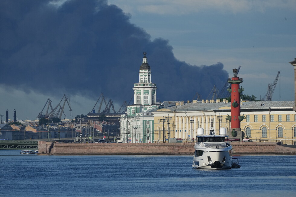 Ukraine targets St. Petersburg after Putin rejects Zelenskyy's offer for talks