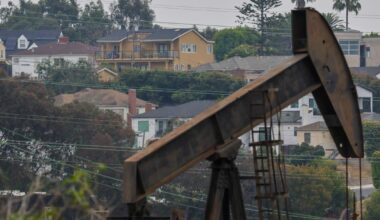 Los Angeles tries again to phase out urban oil production