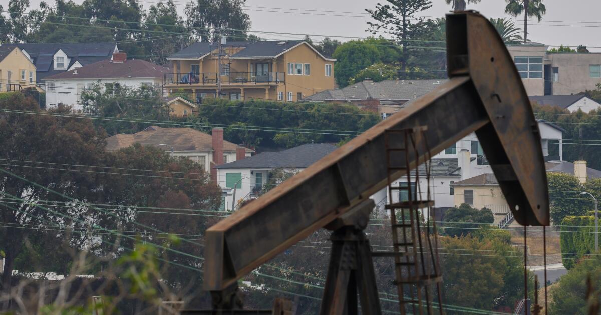 Los Angeles tries again to phase out urban oil production