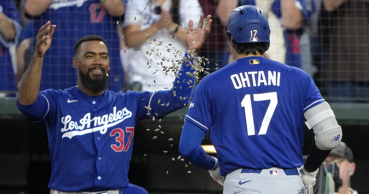Teoscar Hernández returns, Dodgers beat Athletics with 17 hits