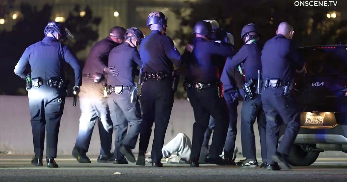 Northbound 405 freeway lanes closed in Los Angeles after police shooting