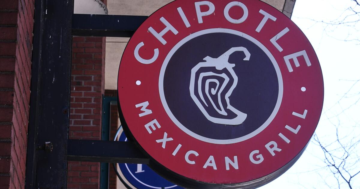 Teen hurled Chipotle bowl at worker in Santa Ana, police say