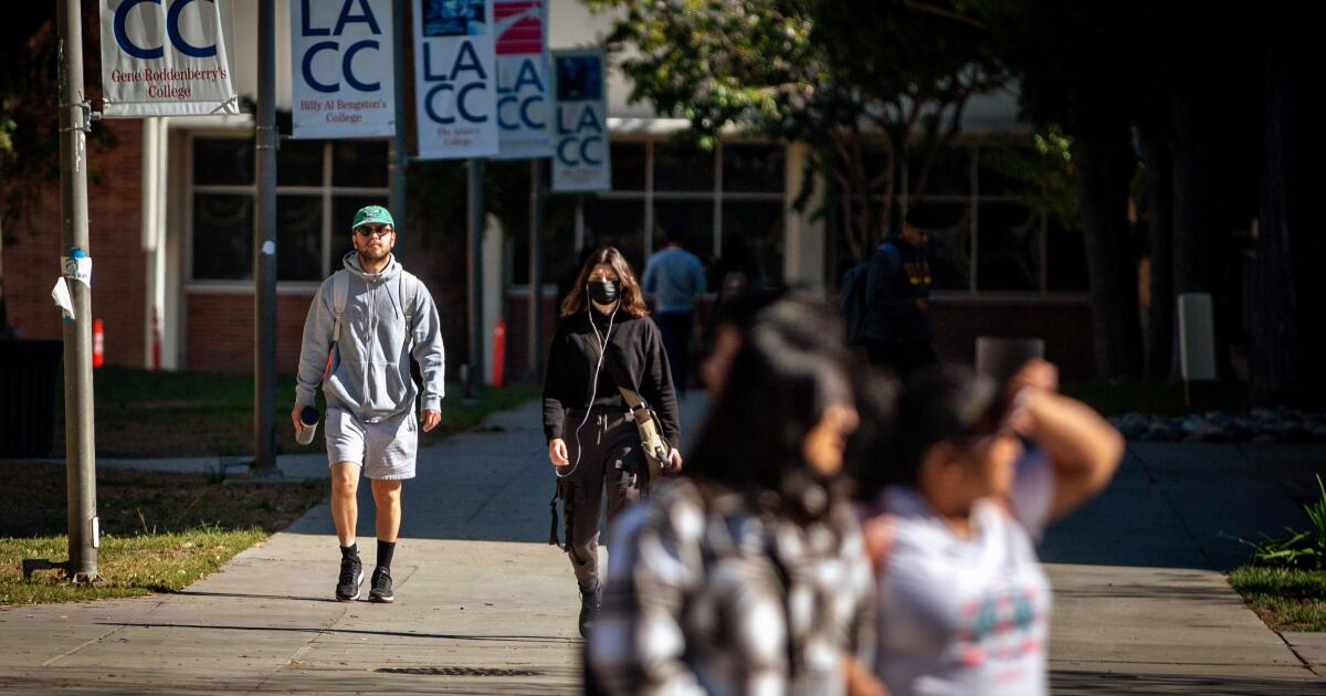California aims to settle community college bachelor's degree turf war