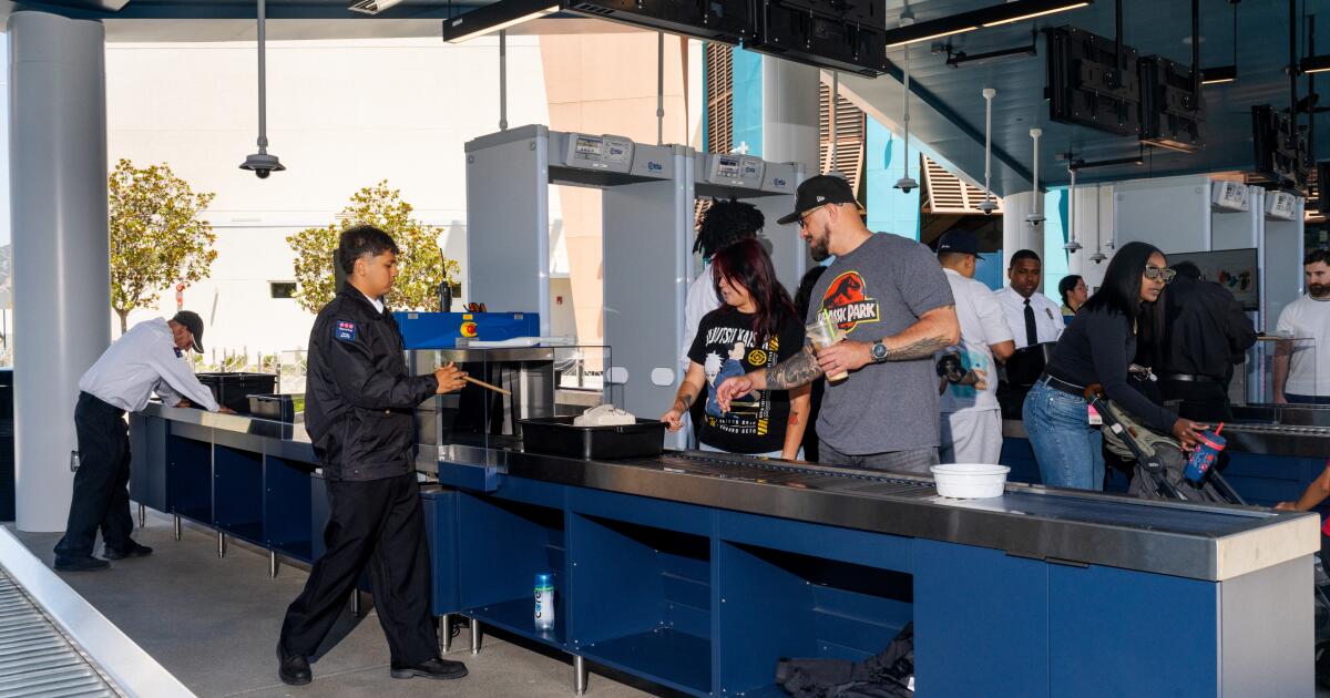 New security at Universal CityWalk: Seeing movie means metal detectors