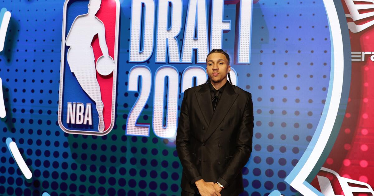 Lakers swap picks with Knicks, select wing Cameron Carr