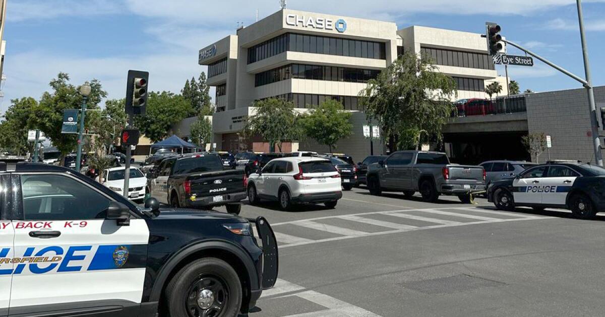 2 hostages freed, others held at Bakersfield bank building