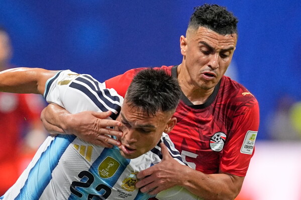 Argentina's Lautaro Martinez (22) is challenged by Egypt's Karim Hafez (15) during the World Cup round of 16 soccer match between Argentina and Egypt in Atlanta, Tuesday, July 7, 2026. (AP Photo/Mike Stewart)