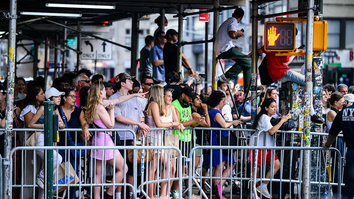 A Sign of Good Luck: Rain Pours in New York City Minutes After Taylor Swift, Travis Kelce Tie the Knot